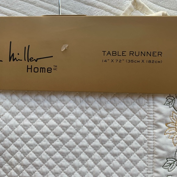 Nicole Miller Sunflower pumpkin white quilted table runner NWT Thanksgiving Fall - Picture 5 of 8